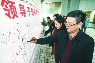 保時(shí)捷女車主一巴掌,童所長被免職,被“坑”的丈夫冤不冤?